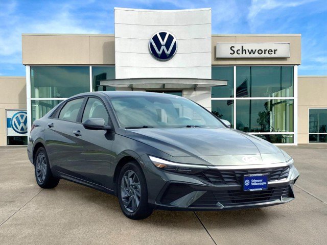 Used 2024 Hyundai Elantra SEL FWD image 4