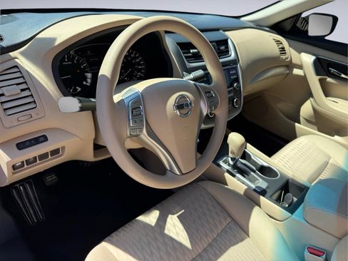 Used 2016 Nissan Altima 2.5 S w/ Interior Lighting Package FWD image 12
