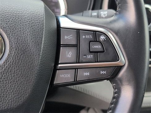 Used 2021 Toyota Highlander LE image 20