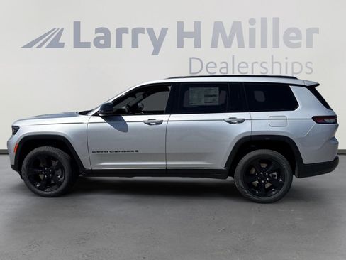 New 2025 Jeep Grand Cherokee L Limited w/ Black Appearance Package image 5