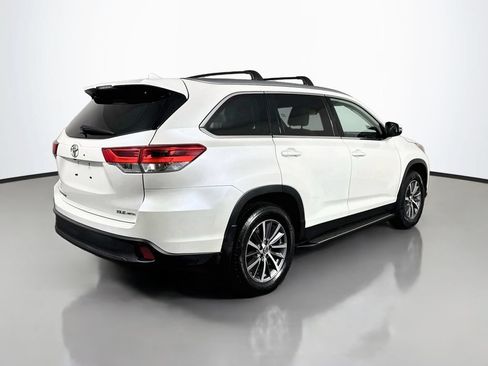 Used 2019 Toyota Highlander XLE AWD/4WD image 8