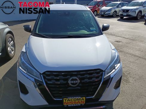 Used 2022 Nissan Kicks S image 2