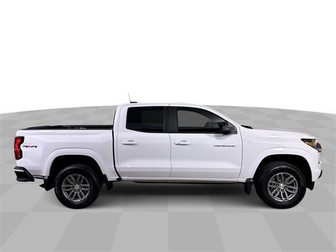 Used 2024 Chevrolet Colorado LT w/ LT Convenience Package II image 9