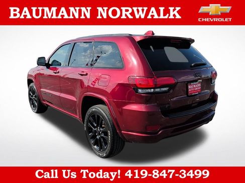 Used 2020 Jeep Grand Cherokee Altitude AWD/4WD image 3
