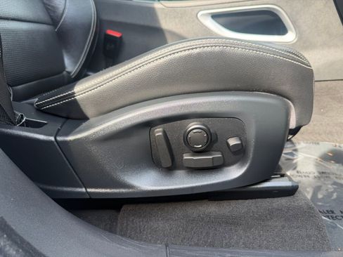 Used 2017 Jaguar F-PACE R-Sport image 27