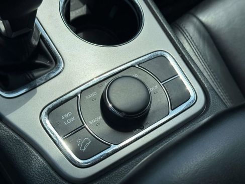 Used 2019 Jeep Grand Cherokee Limited AWD/4WD image 29