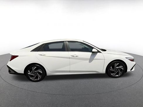 Used 2025 Hyundai Elantra SEL FWD image 16