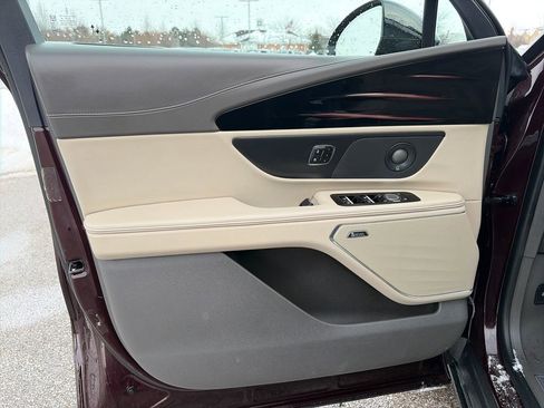 Used 2025 Lincoln Nautilus Premier w/ Equipment Group 102A image 14