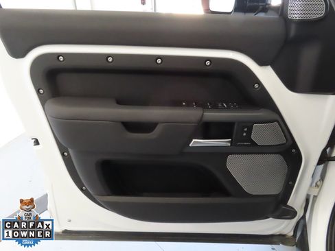 Used 2024 Land Rover Defender 130 X-Dynamic SE image 11