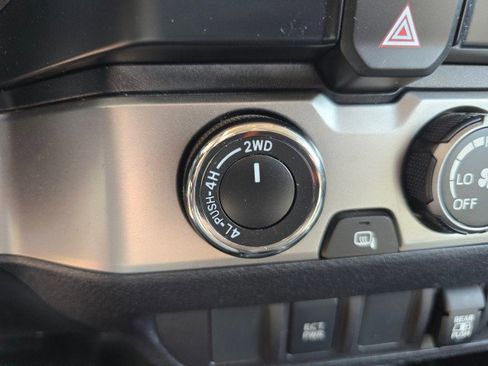 Used 2020 Toyota Tacoma SR5 image 36