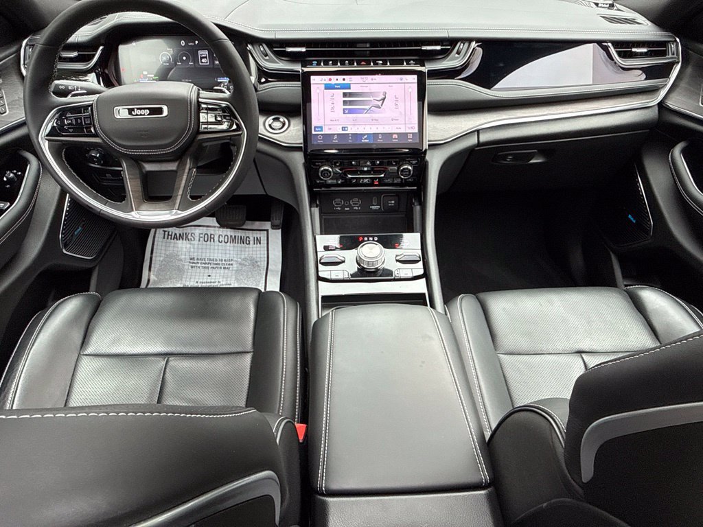 Used 2023 Jeep Grand Cherokee Overland w/ Luxury Tech Group IV AWD/4WD image 19