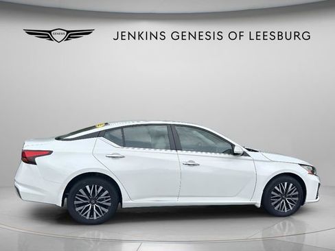 Used 2023 Nissan Altima 2.5 SV image 4