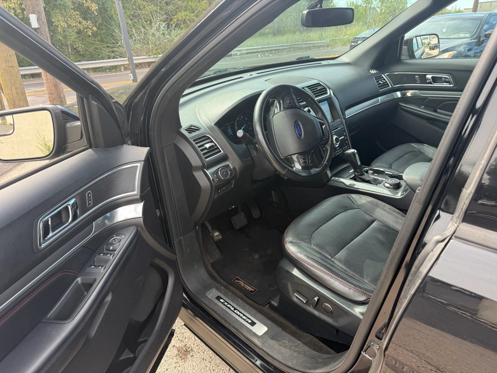 Used 2017 Ford Explorer Sport AWD/4WD image 9