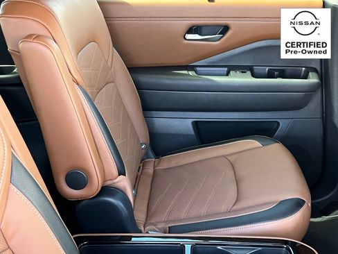 Certified 2023 Nissan Pathfinder Platinum FWD image 11
