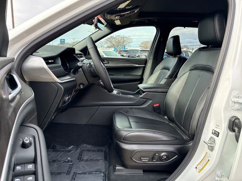 New 2025 Jeep Grand Cherokee Limited w/ Luxury Tech Group II AWD/4WD image 10