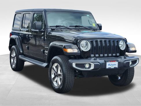 Used 2019 Jeep Wrangler Unlimited Sahara w/ Cold Weather Group AWD/4WD image 3