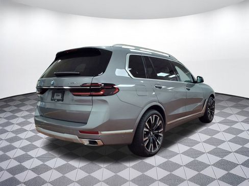 Used 2025 BMW X7 xDrive40i w/ Premium Package image 9