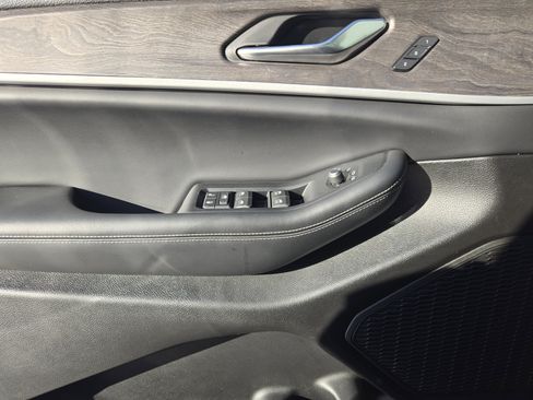 Used 2024 Jeep Grand Cherokee L Limited w/ Black Appearance Package image 26