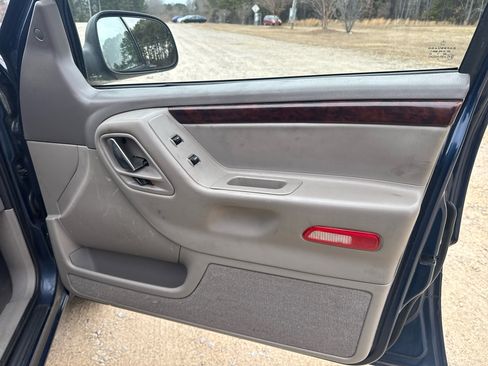 Used 2002 Jeep Grand Cherokee Limited image 25