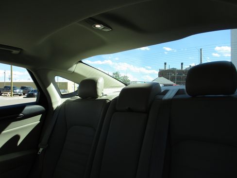Used 2017 Ford Fusion SE w/ Fusion SE Technology Package AWD/4WD image 19