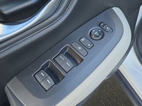 Certified 2025 Honda HR-V LX image 26