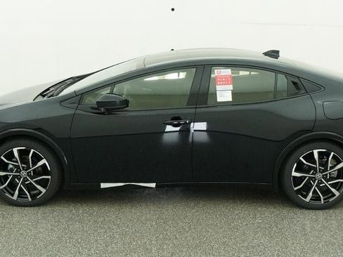 New 2026 Toyota Prius Plug-In Hybrid FWD image 3