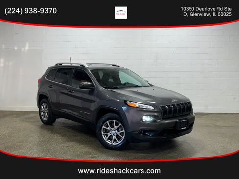 Used 2018 Jeep Cherokee Latitude Plus w/ Cold Weather Group AWD/4WD image 1