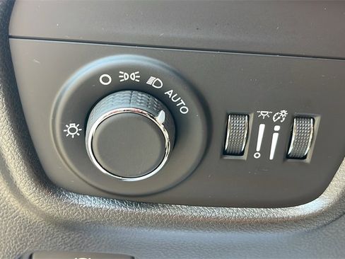 New 2025 Jeep Grand Cherokee Altitude image 19