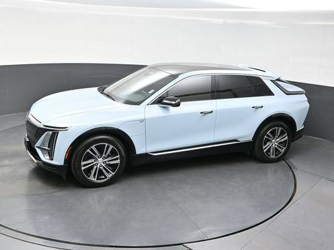 Certified 2024 Cadillac Lyriq Luxury AWD/4WD image 29
