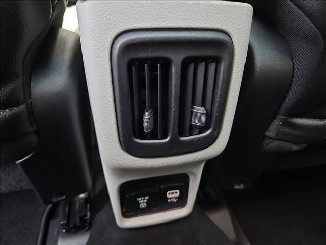 Used 2019 Jeep Compass Latitude w/ Popular Equipment Group FWD image 18