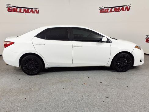 Used 2018 Toyota Corolla LE w/ Carpet Mat Package (TMS) FWD image 3