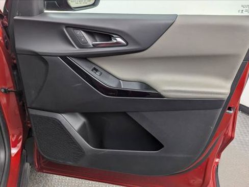 Used 2025 Chevrolet Equinox LT w/ Convenience Package II image 23