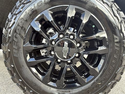 Used 2025 Chevrolet Silverado 2500 LTZ w/ LTZ Premium Package image 53