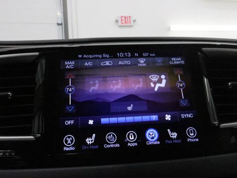 Used 2017 Chrysler Pacifica Touring-L w/ 13 Speaker Alpine Sound Group image 46