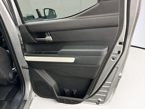 Used 2024 Toyota Tacoma TRD Off-Road image 31