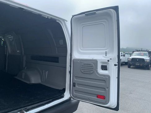 Used 2009 Ford E-350 and Econoline 350 Extended Super Duty RWD image 25