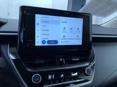 Used 2025 Toyota Corolla LE image 28