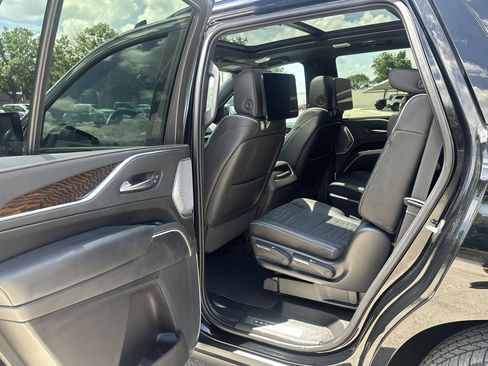 Used 2023 Cadillac Escalade Sport Platinum AWD/4WD image 11