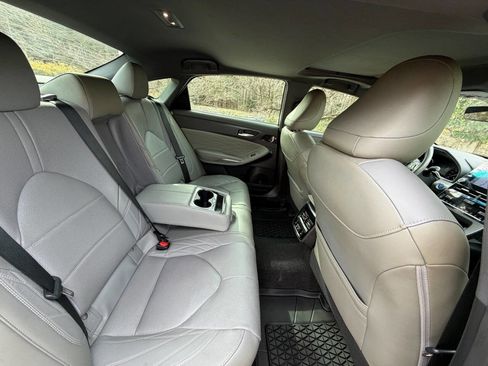 Used 2019 Toyota Avalon Limited image 27