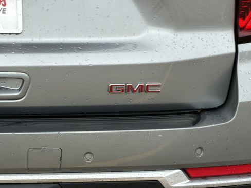 Used 2025 GMC Yukon Denali AWD/4WD image 9
