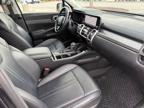 Used 2023 Kia Sorento S image 32