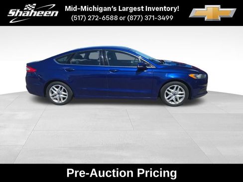 Used 2016 Ford Fusion SE FWD image 2