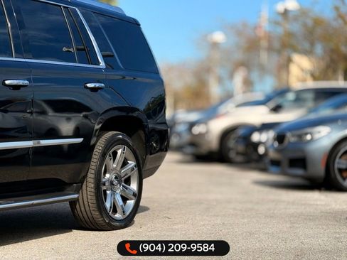 Used 2019 Cadillac Escalade Luxury image 2