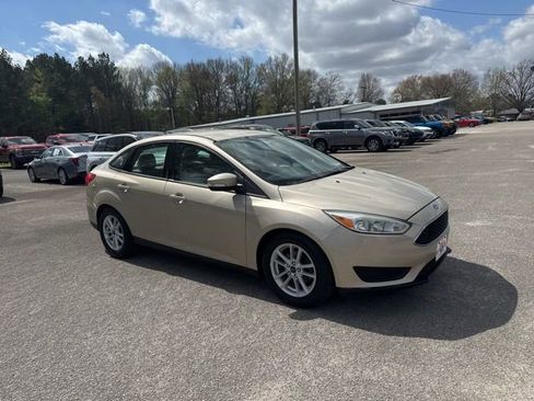 Used 2017 Ford Focus SE image 12