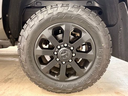Used 2019 RAM 2500 Laramie w/ Black Appearance Package AWD/4WD image 10