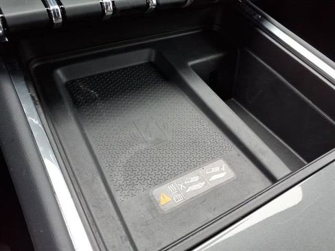 Used 2025 GMC Acadia Elevation image 33