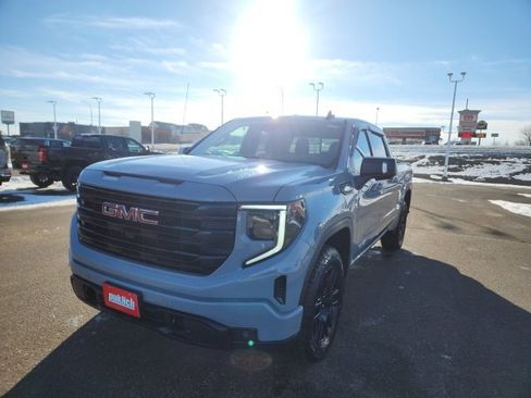 Used 2024 GMC Sierra 1500 Elevation w/ Preferred Package image 3