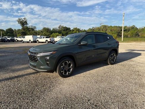 New 2026 Chevrolet Trax LT w/ Driver Confidence Package FWD image 2