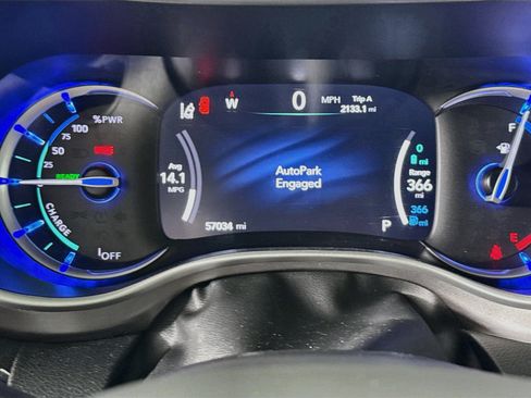 Used 2024 Chrysler Pacifica Limited FWD image 13