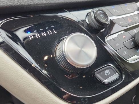 Certified 2024 Chrysler Pacifica Touring-L image 29